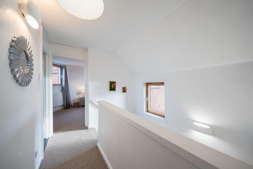 3 Bed Luxury Property in Chelsea, 2 King Size Bed, 1 Double Bed, ideal for families, London (photo 5)