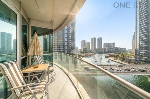 Stylish & Modern 3BR Apartment in Marina Stunning Views, Dubaj