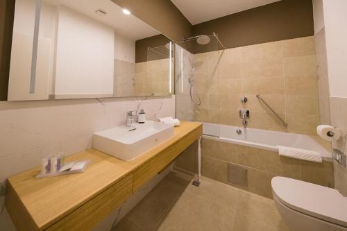 Superior One-Bedroom Suite with Balcony image 5