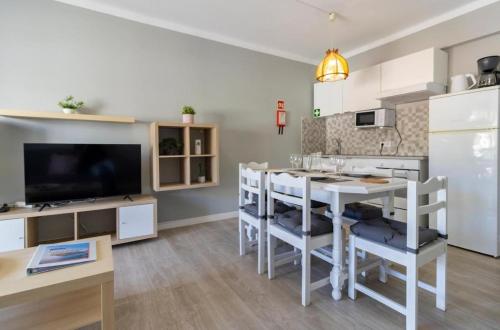 Kitchen, 2 bed - Amazing apartment up to 4 people in Vale de Covo