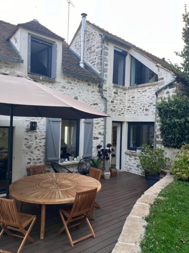 Iekārtas, Maison Charmille in Fericy