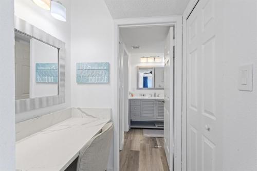 Beachfront 3-Bed I Location! Stunning Sunsets, Clearwater Beach (photo 8)