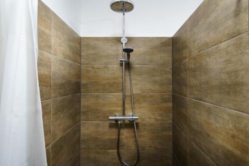 Dusj, Boardinghaus Grünefeld W4 I by WOOON I Küche I Smart TV I P I Rainshower (Boardinghaus Grunefeld W4 I by WOOON I Kuche I Smart TV I P I Rainshower) in Mettingen