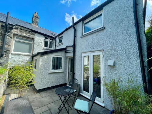 Exterior view, Gwelfor in Harlech