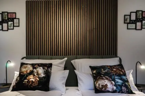 Boardinghaus Grünefeld W1 - Schöne Serviced Apartments - Küche - Smart TV - P - Rainshower in Mettingen, Deutschland