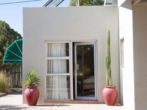 3 bedrooms, 6 beds