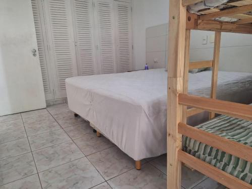 Hostel Uni Guaruja in กวารุจ้า