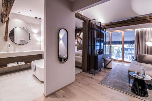 room detail thumbnail 0