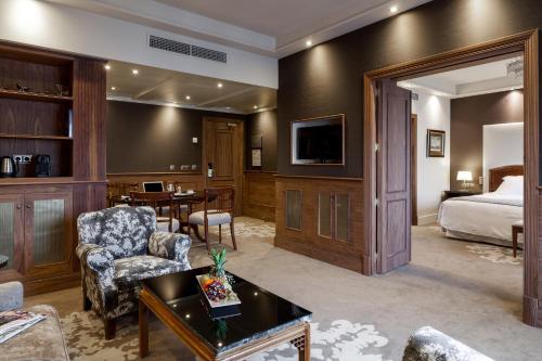 Suite - The Wellington Club