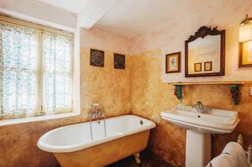 room detail thumbnail 2