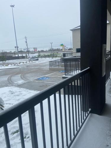 LiV Inn & Suites Houston - image 11