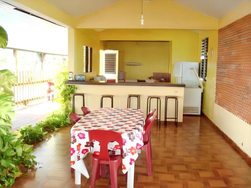 Балкон, Maison spacieuse avec piscine privée à Le François (Maison spacieuse avec piscine privee a Le Francois) in Le Francois