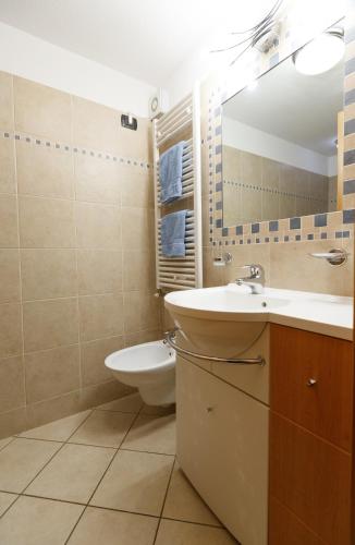 One-Bedroom Apartment image 9