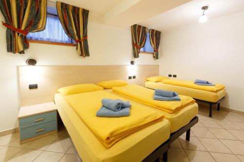 One-Bedroom Apartment image 7