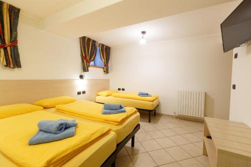 One-Bedroom Apartment image 5