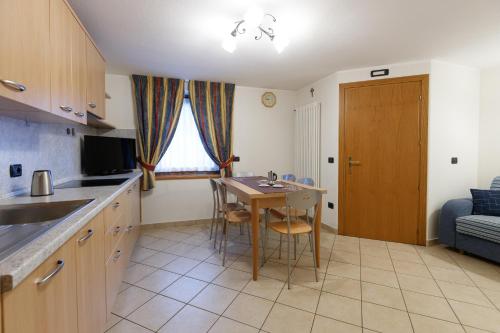 One-Bedroom Apartment image 4
