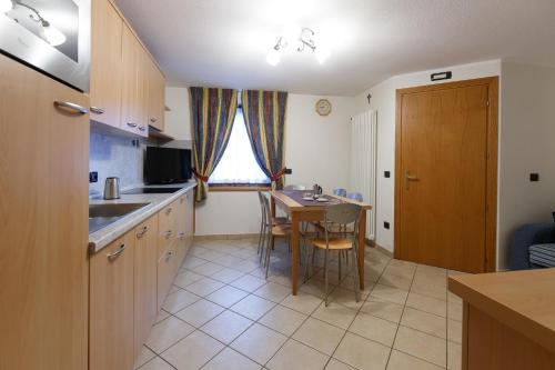 One-Bedroom Apartment image 3