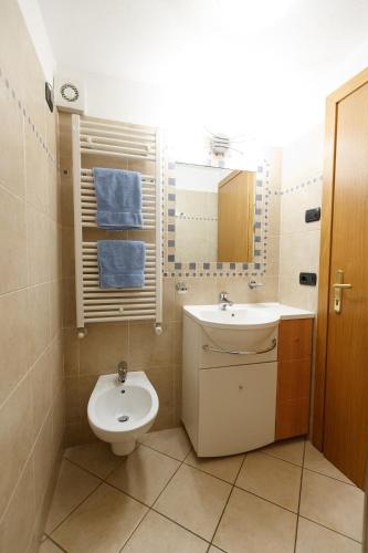 One-Bedroom Apartment image 2