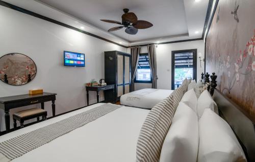 Family Room with Balcony image 3