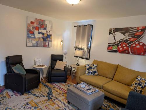 Charming Duplex4min To Mohegan18min To Foxwoods Charming Duplex4min To Mohegan18min To Foxwoods