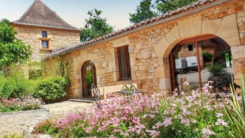 Maison charmeur avec jardin à Puy-l'Évêque et piscine partagée gîte à louer Roubert
