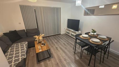 Stunning 4BR 3BA House in RG2 with FREE Parking and Sleeps 8 gîte à louer Millenium Madejski