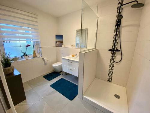 浴室, Ferienwohnung 1 im Beachhouse am Goitzschesee - strandnah, familienfreundlich & komfortabel in 比特費爾德沃爾芬