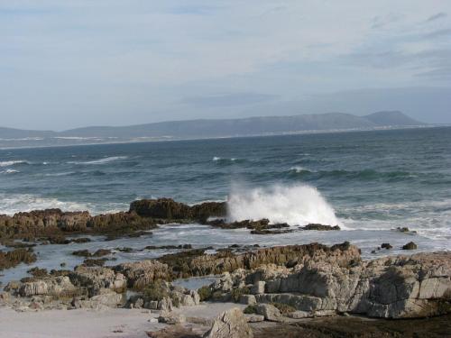 Thundering waves, Bettyʼs Bay (photo 7)