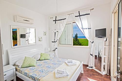 Sunny Coast Villa - image 5
