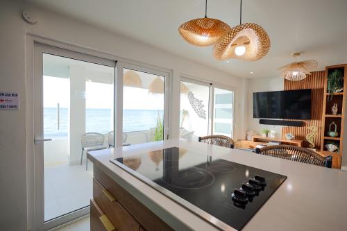 Del Mare at Buye Beach in โบเกรอน