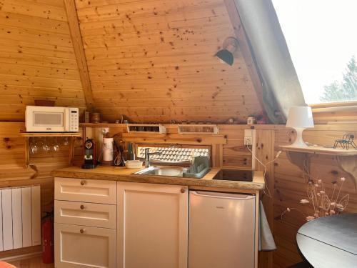 Cabane, Kota Gri'hôtes (Cabane, Kota Gri'hotes) in La Vaivre
