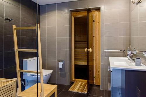 Badkamer, Villa da Penha by refuge holiday homes in Penha Longa