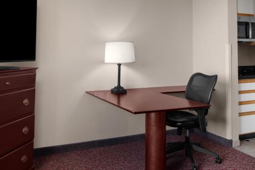 Larkspur Landing Extended Stay Suites Hillsboro