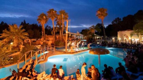 ZEcamping 4 étoiles animé 500m plage parc aquatique locatif TV clim