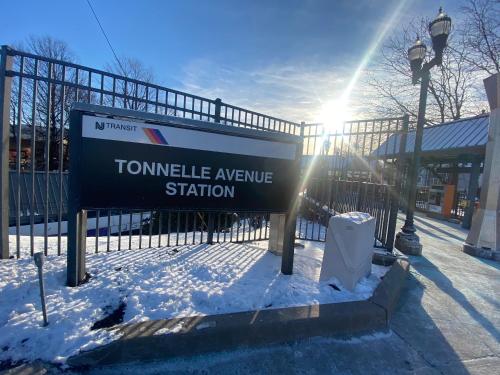 Spacious Modern Condo NYC at Fingertips Spacious Modern Condo NYC at Fingertips