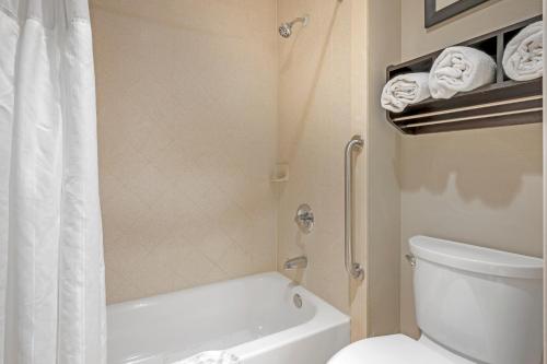 Best Western Plus Lafayette Hotel University Area Room Type - Queen Room with Two Queen Beds