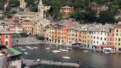 AL MARE DAVANTI A PORTOFINO - BY THE SEA IN FRONT of PORTOFINO