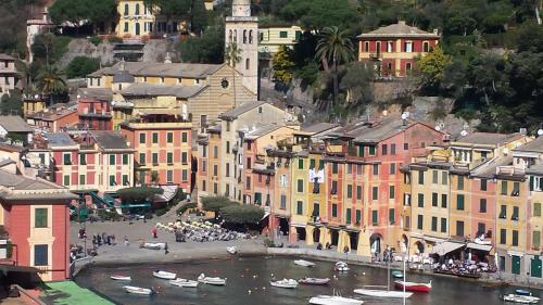 AL MARE DAVANTI A PORTOFINO - BY THE SEA IN FRONT of PORTOFINO