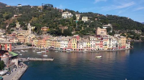 AL MARE DAVANTI A PORTOFINO - BY THE SEA IN FRONT of PORTOFINO 4