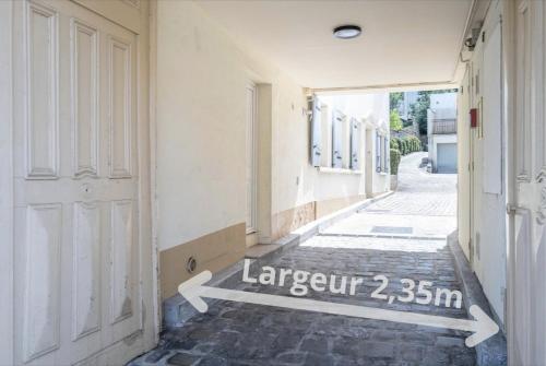 Зовнішній вигляд готелю, Joli T2 47m2 au calme absolu, à 2 pas de la gare avec parking privé (Elegant T2 au Calme Absolu avec Terrasse & Parking a 2 pas de la gare et Jardins du chateau de Versa) in Сан-Сир-ль'Еколь
