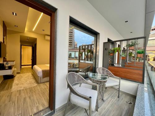 room detail thumbnail 1