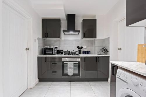 Julia's 3-Bedroom Home in Quinton, Birmingham Julia's 3-Bedroom Home in Quinton, Birmingham