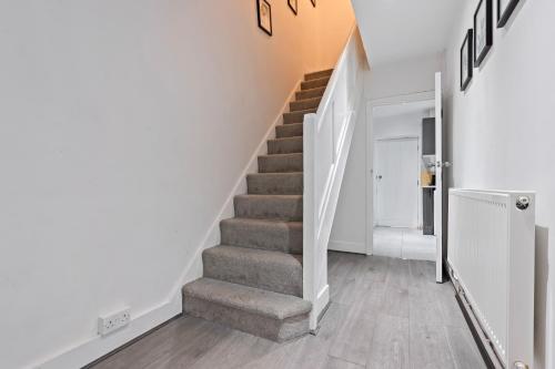 Julia's 3-Bedroom Home in Quinton, Birmingham Julia's 3-Bedroom Home in Quinton, Birmingham