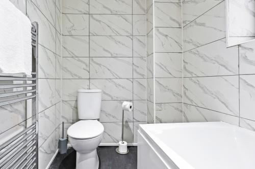 Julia's 3-Bedroom Home in Quinton, Birmingham Julia's 3-Bedroom Home in Quinton, Birmingham