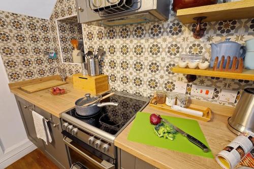 Waterview Cottage - a peaceful riverside location