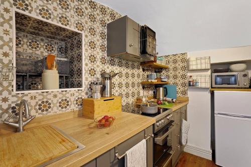 Waterview Cottage - a peaceful riverside location