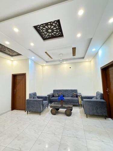Home Sweet Home 3 bed Banglow - image 2