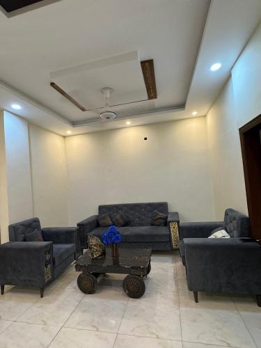 Home Sweet Home 3 bed Banglow - image 6