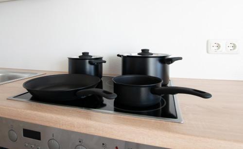 Tolstov Apartments - 5 Room Apartment - Balcony - Kitchen - Washing machine - next to Cologne in Frechen