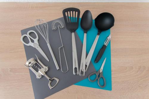 Tolstov Apartments - 5 Room Apartment - Balcony - Kitchen - Washing machine - next to Cologne in Frechen